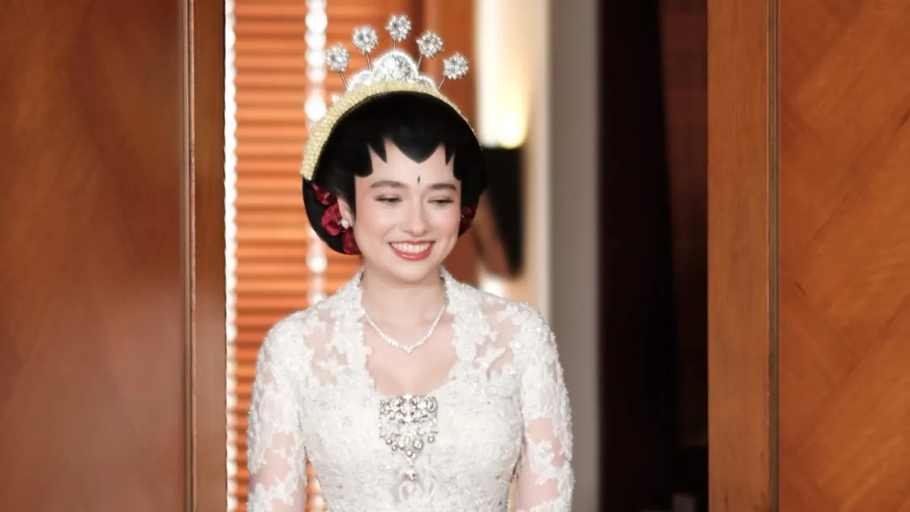 Detailed Portrait of Amanda Rigby’s Appearance at the Wedding Ceremony with Andre Taulany