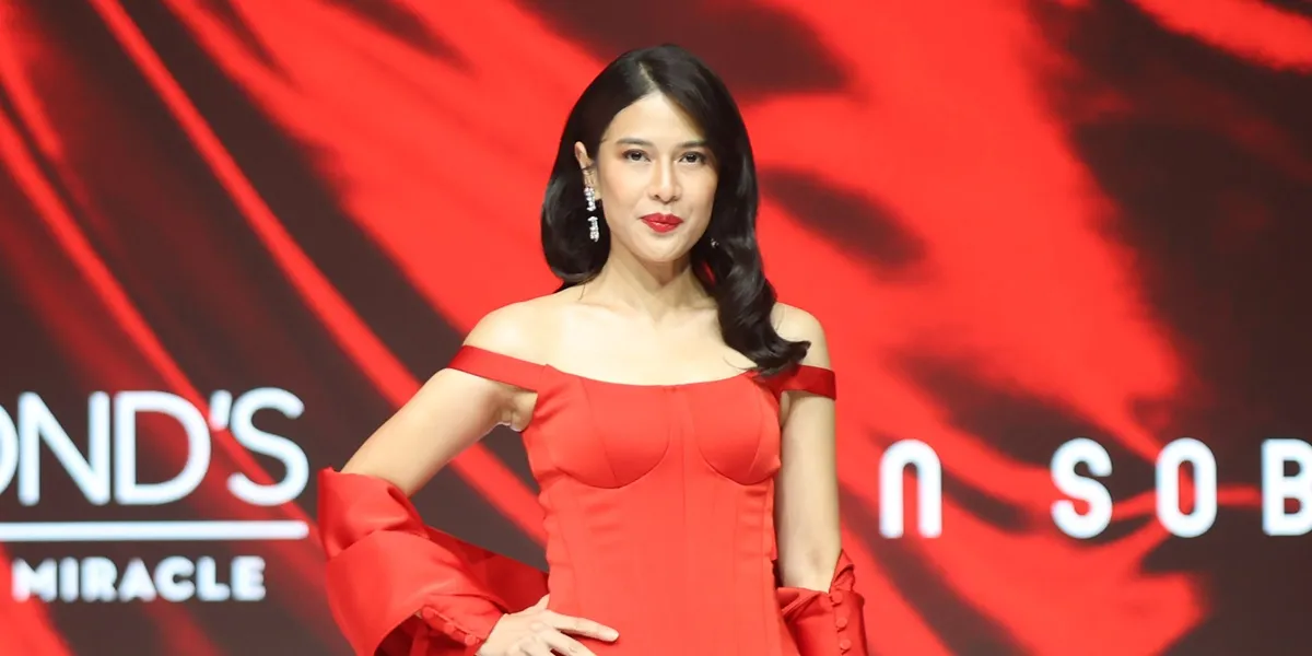 Portrait of Dian Sastro Stepping at JFW 2025, Beautiful in Fiery Red