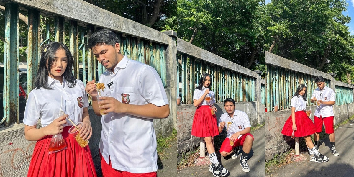 Portrait of Fuji and Thariq's Elementary School Date, Intention to Wear Uniform - Snacking on the Side of the Road