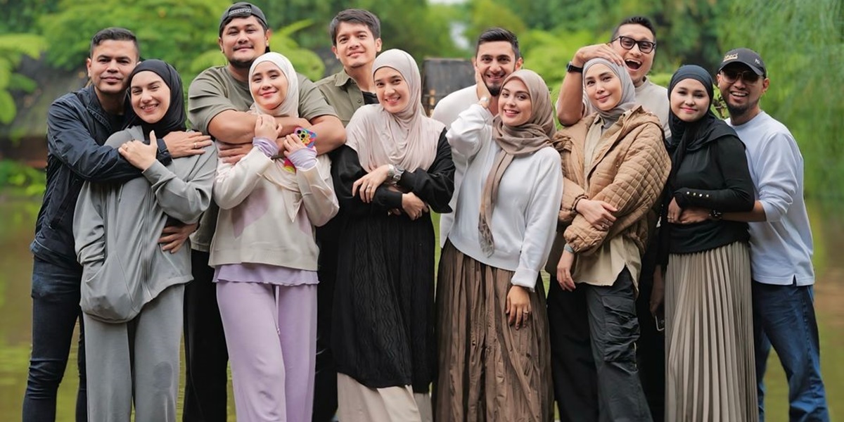 Portrait of Dhini Aminarti's Gang with Their Respective Husbands, Irish Bella Can't Hide Her Happiness with Haldy Sabri