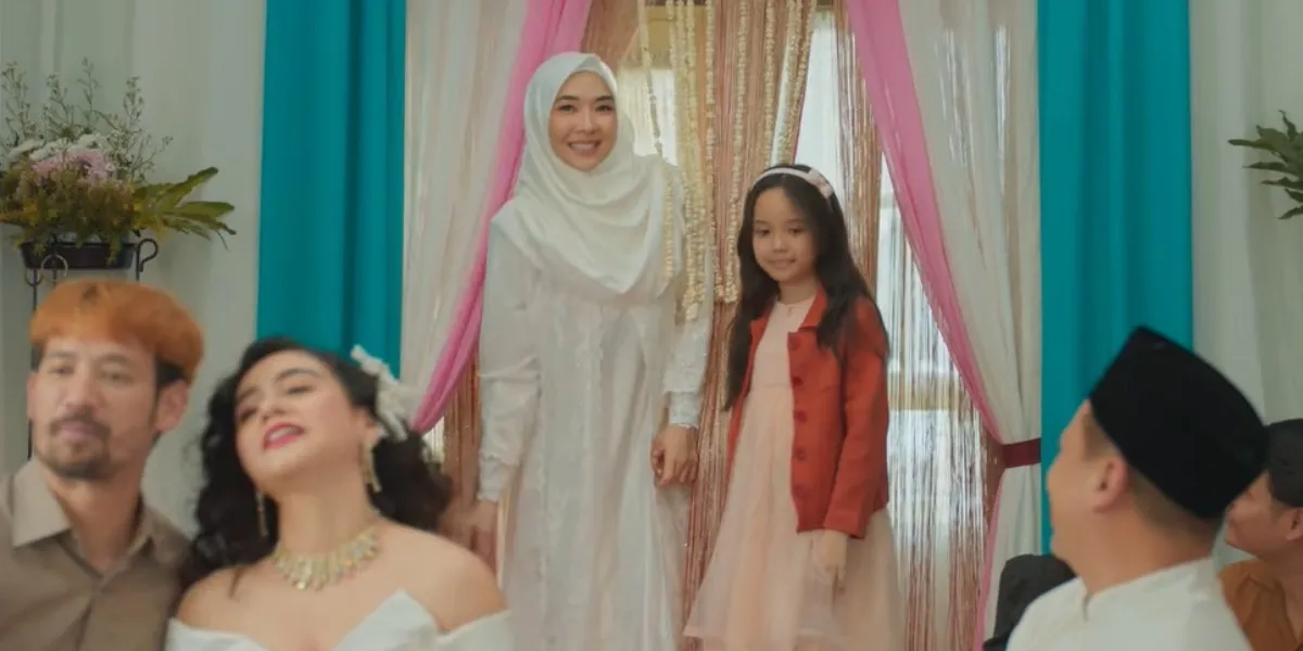Portrait of Gisella Anastasia Appearing in Hijab in 'MODUAL NEKAD', Praised for Looking More Beautiful