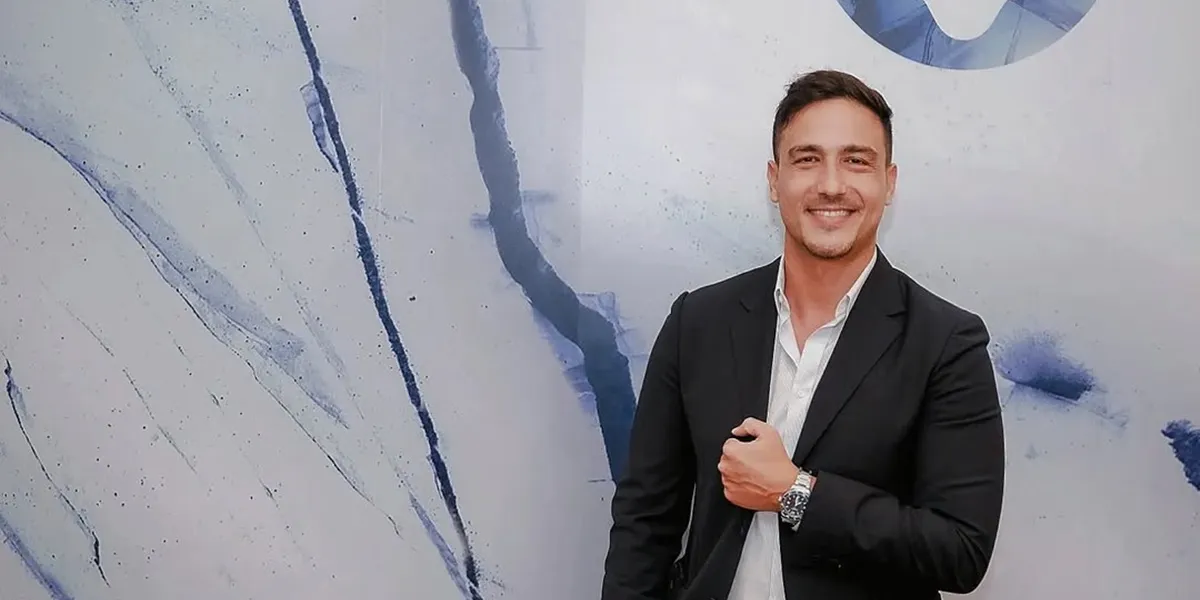 Portrait of Hamish Daud Playing with Zalina, Creating a Rainbow in a Simple Way