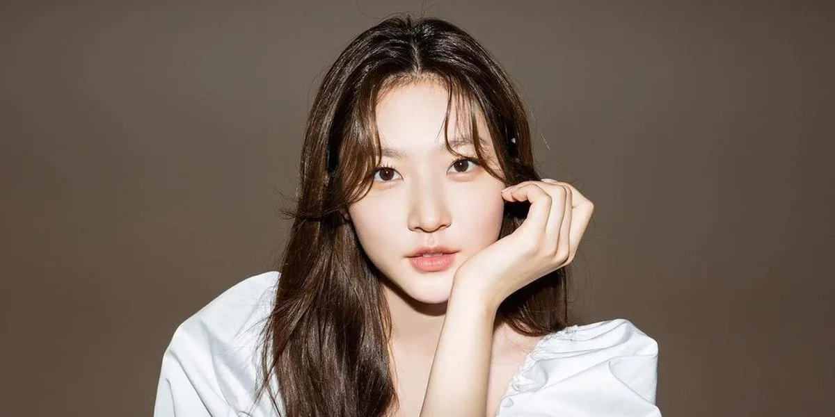 The Cute Portrait of Kim Sae Ron as the MC of 'Music Core', Her Aura is Delightful