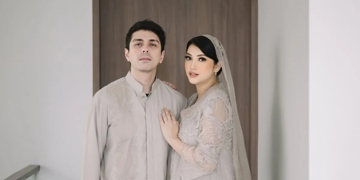 Portrait of Influencer Dewi Paramita 'Mici' Announces the Birth of Her First Child