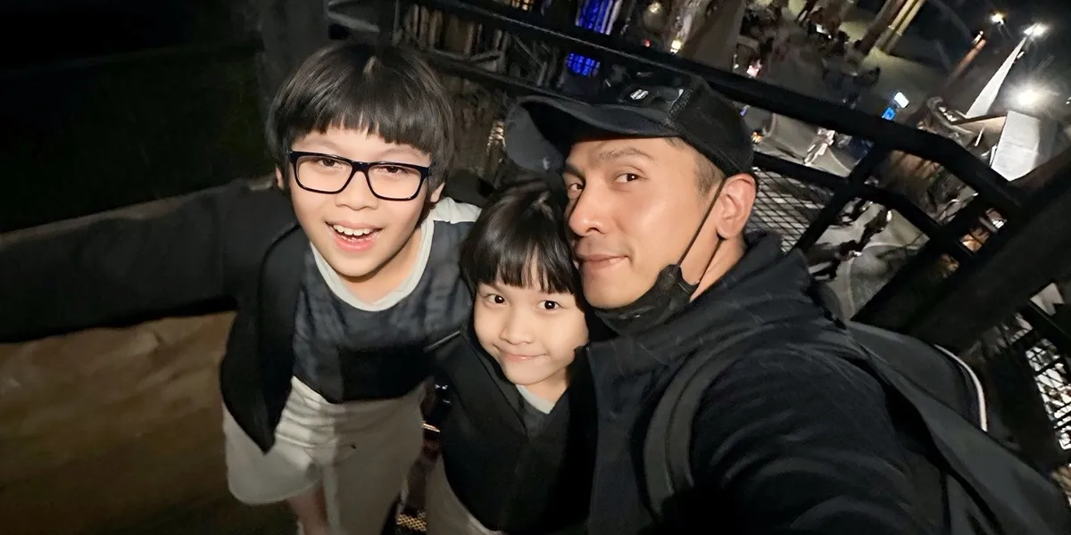 Portrait of Donita and Adi Nugroho's Two Sons Participating in the International Mathematics Olympiad for the First Time