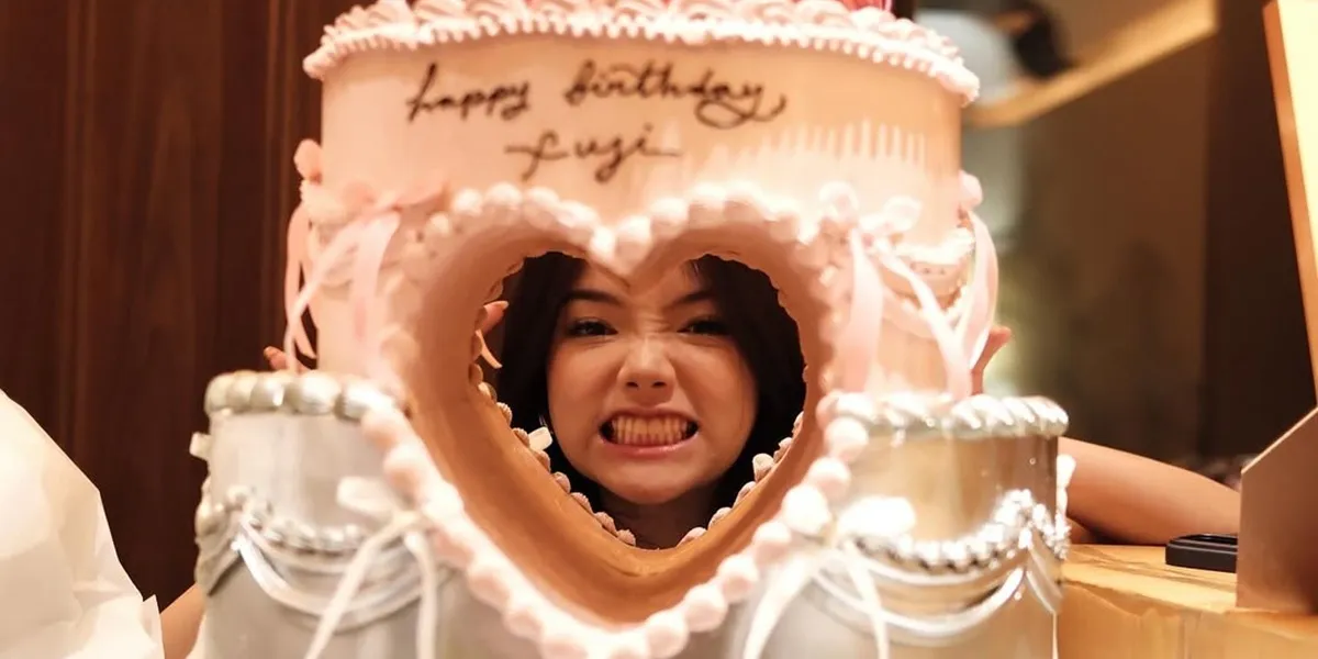 A Portrait of Fuji's Birthday Surprise from Rachel Vennya and Erika Carlina, the Cake is Hollow