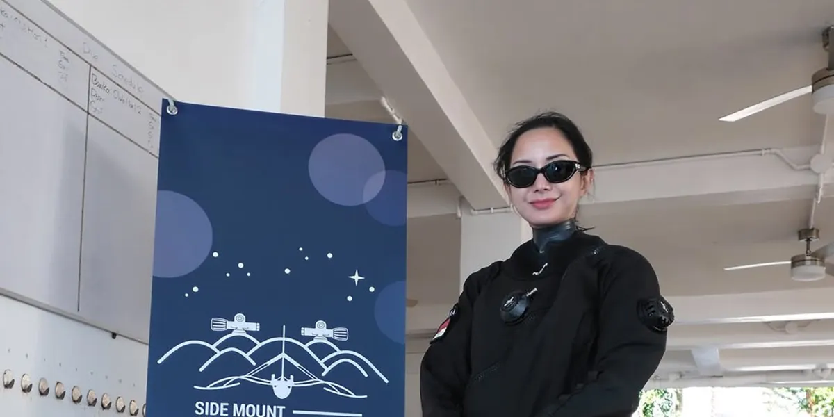 Portrait of Kirana Larasati Participating in Side Mount Summit 2025 in Bohol, Enjoying the Underwater Beauty of the Philippines