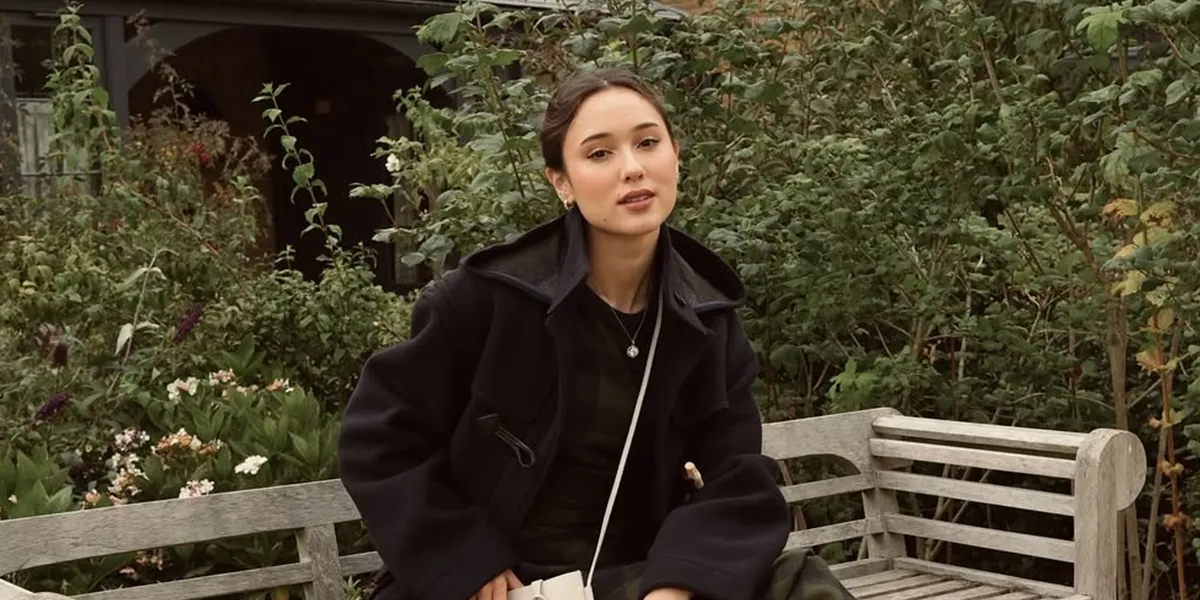 Portrait of Yasmin Napper's Holiday in Cotswold - England, Fun Making Raspberry Jam