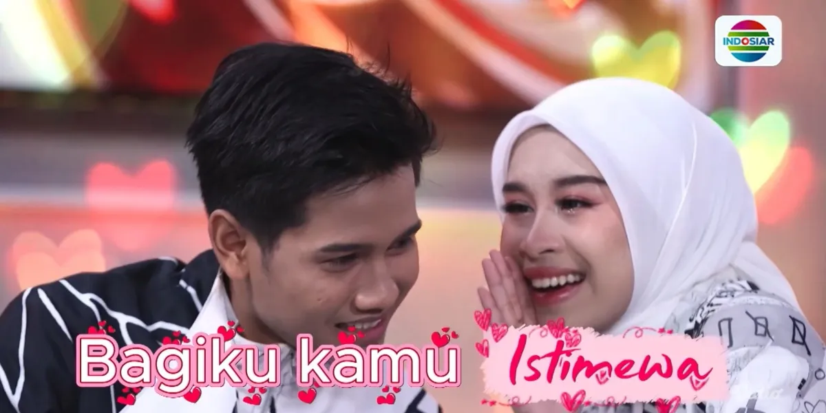 Portrait of Mila and Valen Melting Together While Nostalgizing Their First Meeting at Dangdut Academy