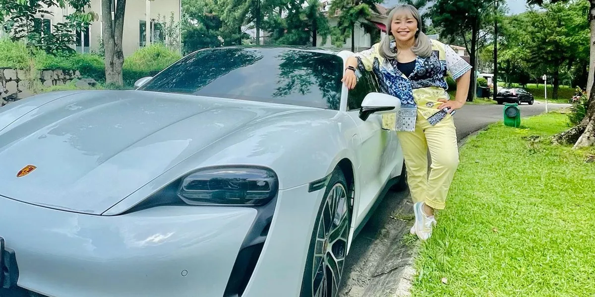 7 Portraits of Mpok Alpa with a Unique Hobby, Photos with Luxury Cars