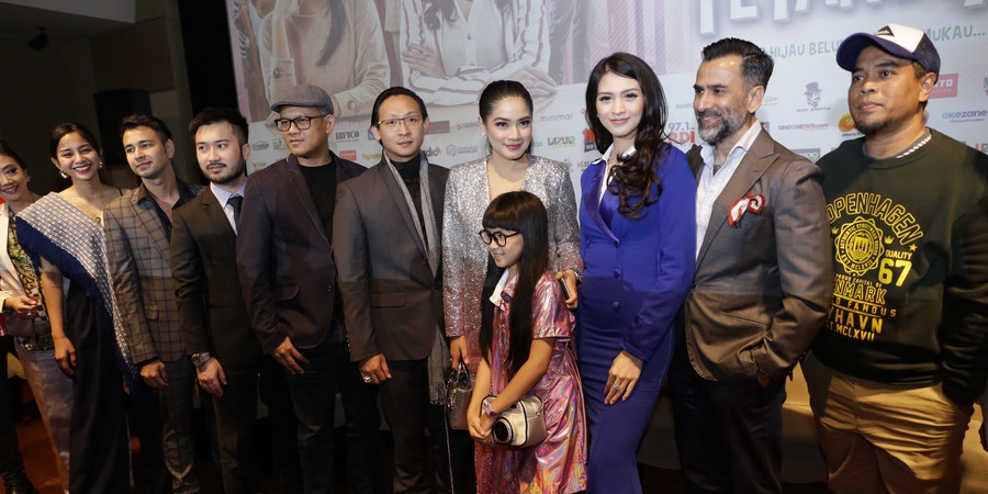 Portrait of the 'RUMPUT TETANGGA' Cast at the Gala Premiere