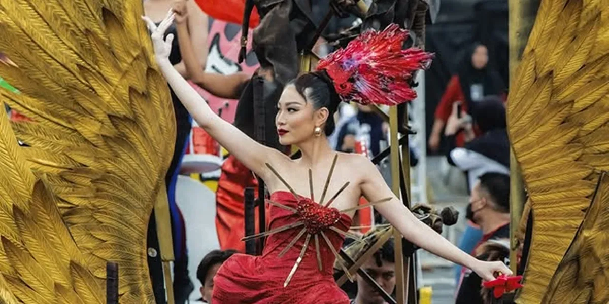 7 Portraits of Patricia Gouw at JFC, Almost Crying in the Middle of the Carnival