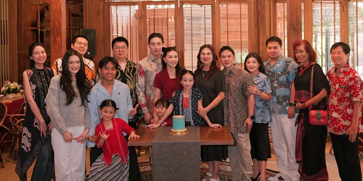 Portrait of Sarwendah's Birthday Celebration, Feels Different as It Is No Longer Attended by Her Father