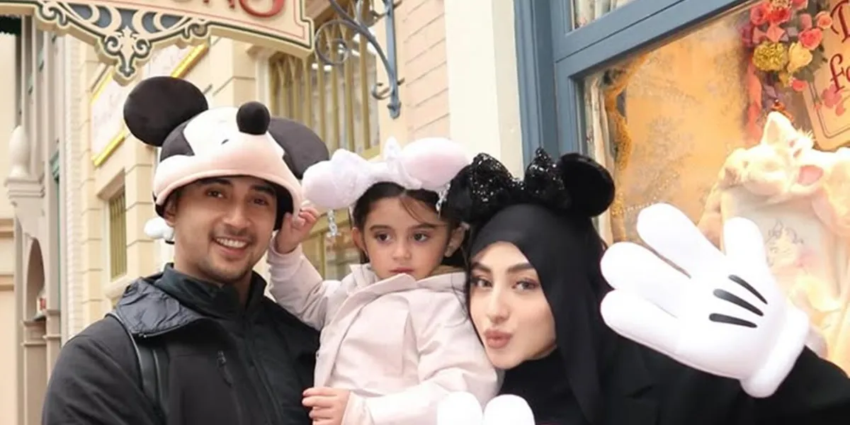 7 Portraits of Guzelim's Birthday Celebration, the Daughter of Margin and Ali Syakieb, Looking Adorable like a Living Barbie