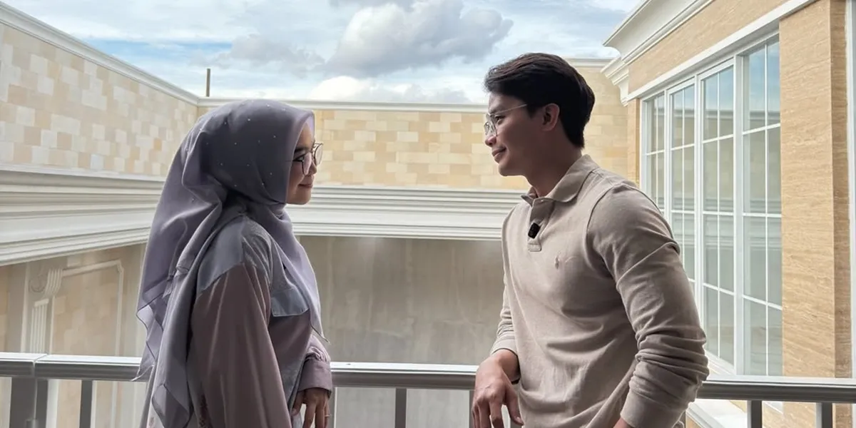 Portrait of Ria Ricis and Mikha Together, Content Creators from Malaysia