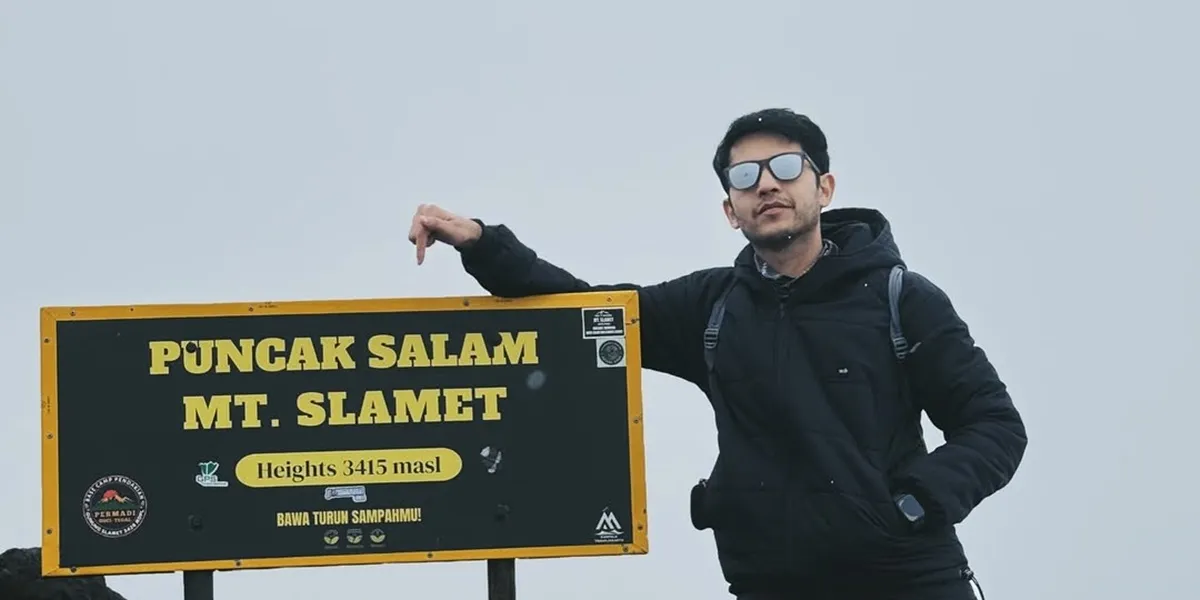 8 Photos of Rizky Alatas Successfully Climbing Mount Slamet, Claims It Becomes Addictive