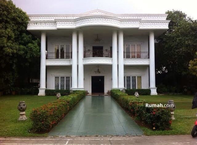 Portrait of a Super Luxury House Location for Filming Old Soap Operas, Rent Price Rp 150 Million Per Month