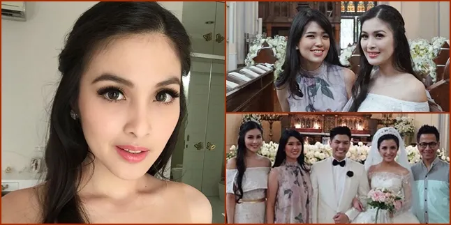 POTRET SANDRA DEWI DI PERNIKAHAN CHELSEA OLIVIA, HAMPIR 