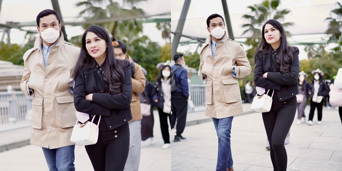 Portrait of Sandra Dewi Not So Intimate with Her Husband, Choosing to Walk Together Without Holding Hands