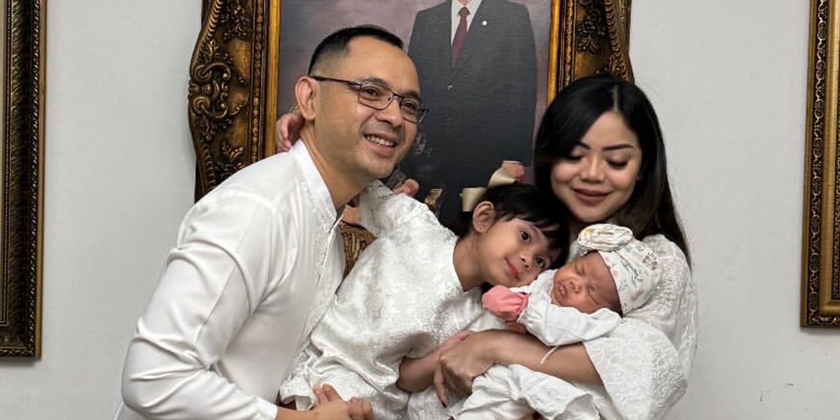 Portrait of the Selapan Ceremony for Baby Kiana, the Second Child of Danny Rukmana, with Mbak Tutut Faithfully Attending the Event for Her Grandchild