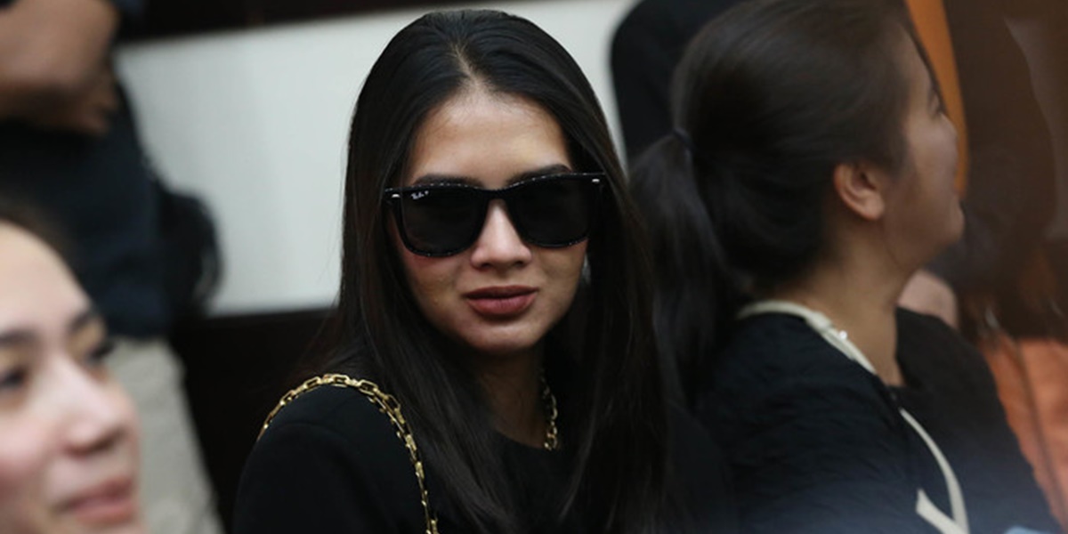 Portrait of Soraya Rasyid at the Trial of the Late Dante, Fully Supporting Tamara Tyasmara