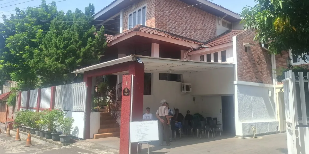 Portrait of the Mourning House of Raisa's Mother, Mourners Arrive to Welcome the Body