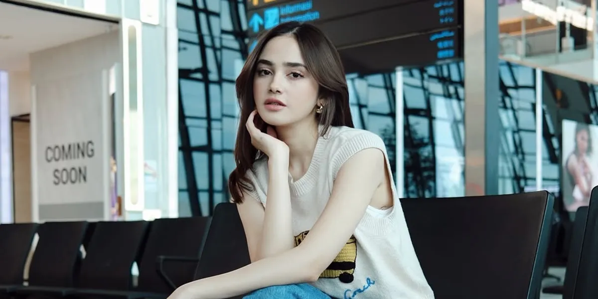 Syifa Hadju's Portrait as a Bridesmaid at Luna Shabrina's Wedding, Makeup in a Hurry