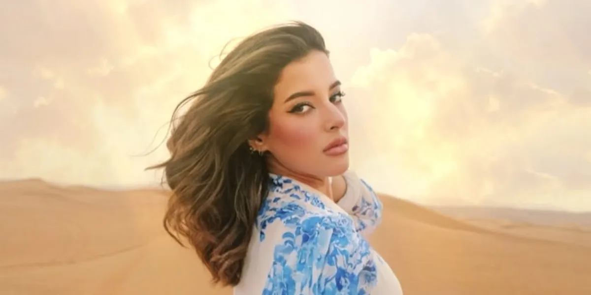 Portrait of Tasya Farasya Carrying a Hermes Bag in the Dubai Desert