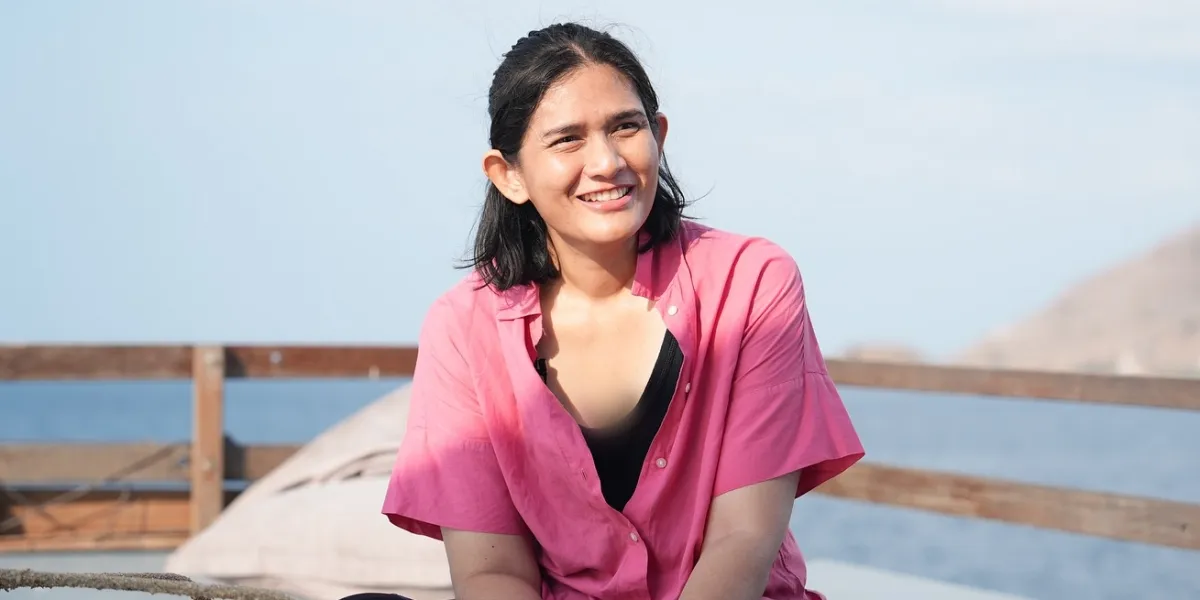 Latest Portrait of Medina Kamil, Host of Jejak Petualang, 44 Years Old and Still Looking Young