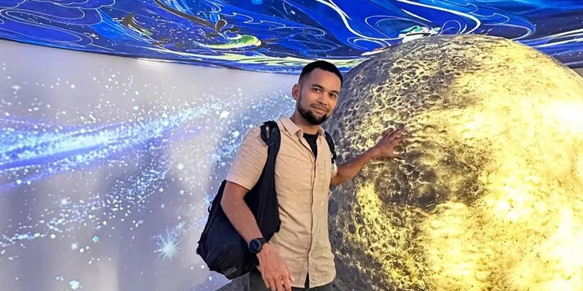 7 Photos of Teuku Wisnu Cleaning the Mosque with Cecep 'Cleaner Masjid', Tired but Happy