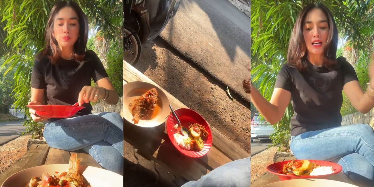 Portrait of Ussy Sulistiawaty Eating at a Warteg After Dropping off Her Children at School - Ordering Nila Fish and Tempe Orek