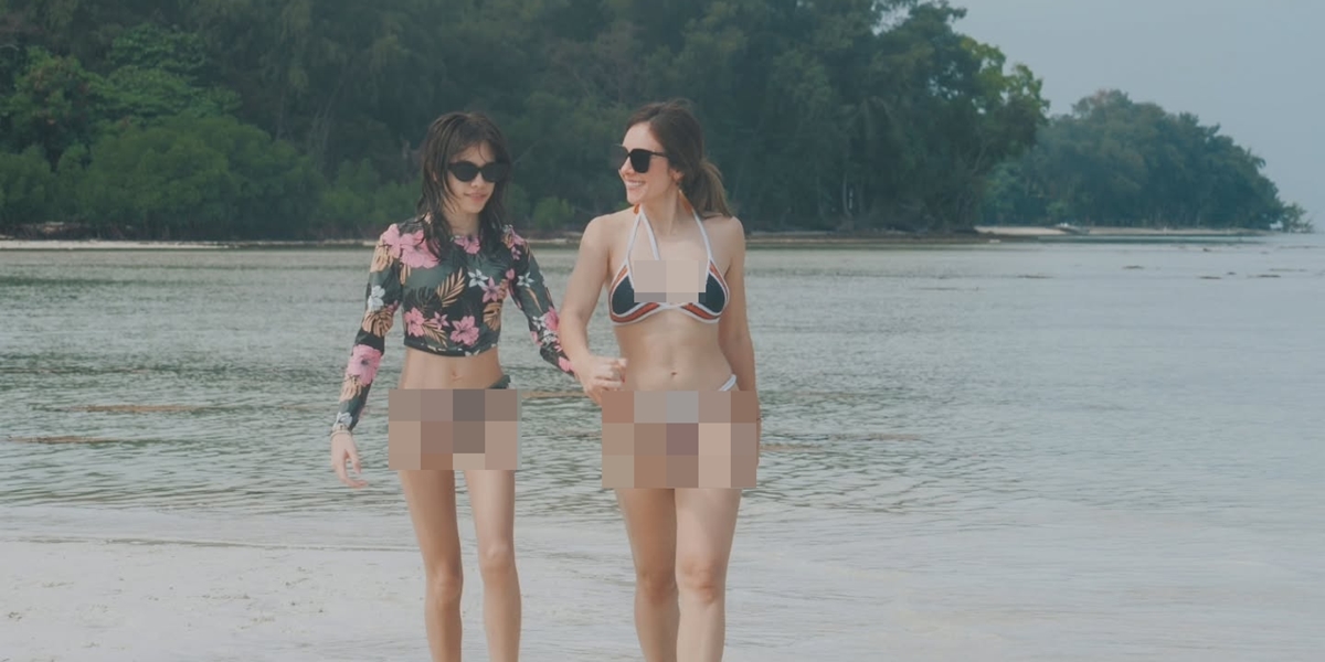 Portrait of Wulan Guritno Wearing a Two Piece Bikini While on Vacation with Her Kids, Extremely Hot