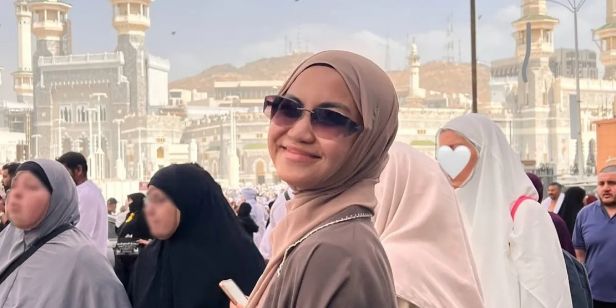 Portrait of Xaviera Putri Performing Umrah Amidst Busy Schedule