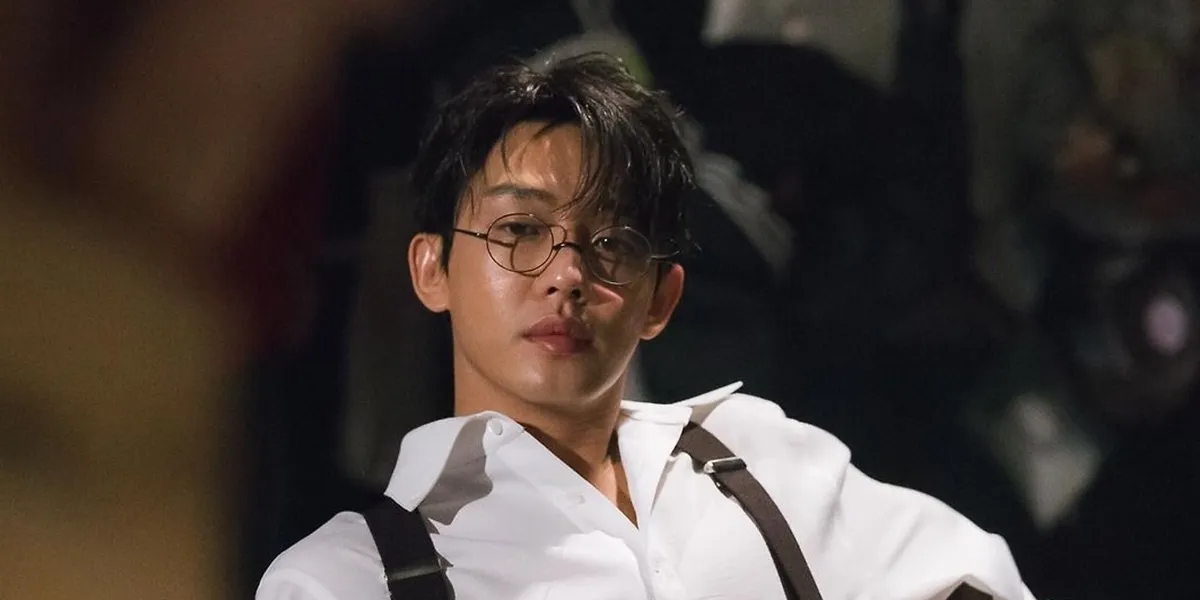 Portrait of Yoo Ah In 'Caught' in a Gay Bar in Shanghai, Praised for Being Friendly