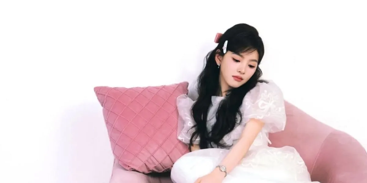 Portrait of Zhang Ruonan Looking Beautiful with Flawless Makeup