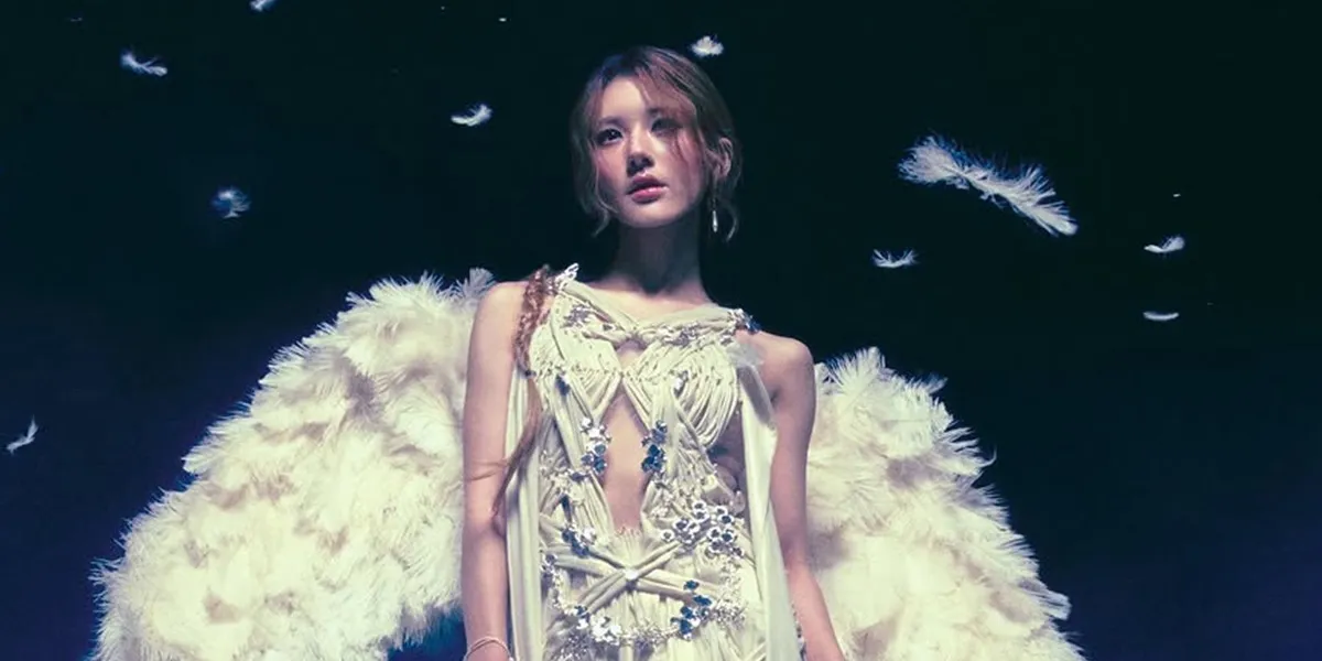 A Portrait of Zhao Lusi Crying and Announcing She Has a New Agency, Parents Become the Spotlight