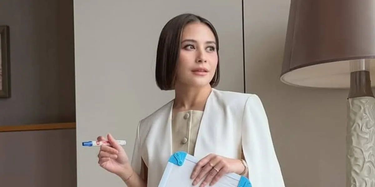 Prilly Latuconsina Apologizes About Open to Work on LinkedIn