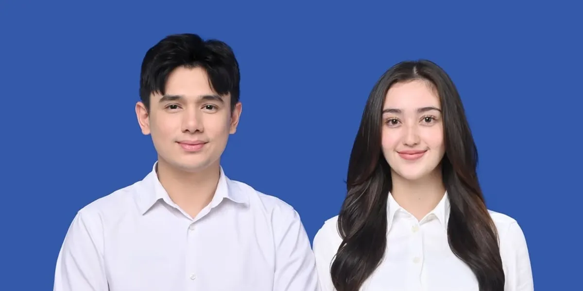 Ranty Maria and Rayn Wijaya Showcase Blue Background Photo, Ready to Get Married