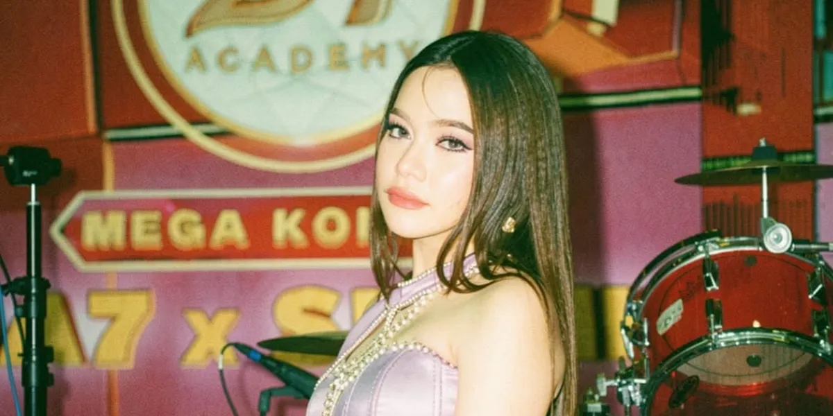 Rara LIDA Appears Flamboyant in the Mega Concert DA7 x Slank, Having Fun Together