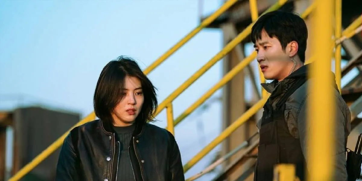 Recommendations for Korean Dramas with Romantic Chemistry Amid Intense Action, Tense but Heartwarming