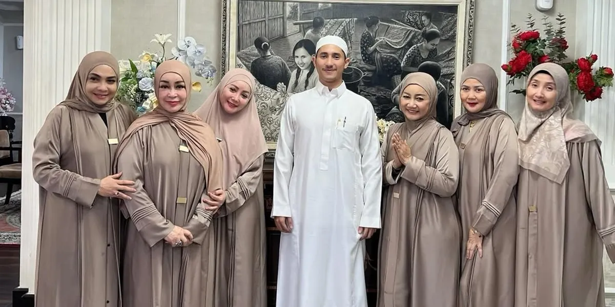 Rieta Amilia Commemorates Nisfu Syaban Night with Family and Friends, Holds Prayer Together