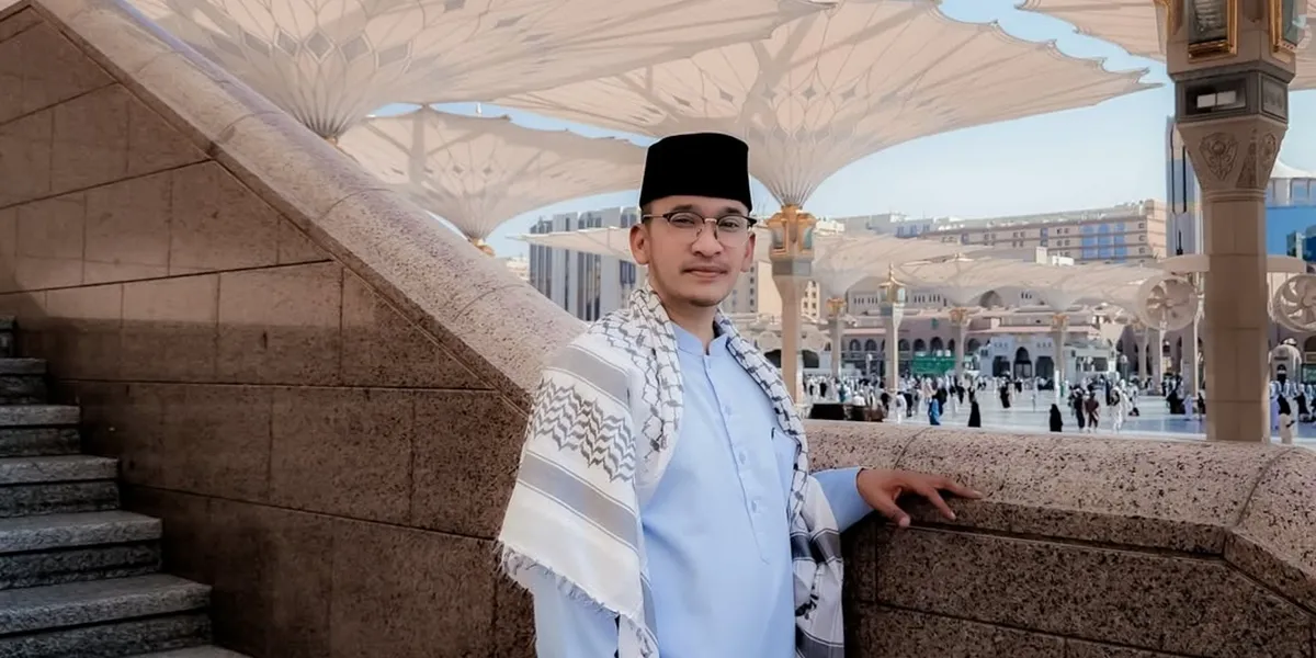 Ruben Onsu Cries During Tahajud, Misses Wanting to Meet His Child 