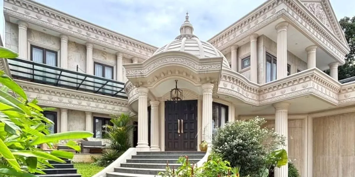 Anang and Ashanty's Luxury House in European Style for Sale at Rp 25 Billion
