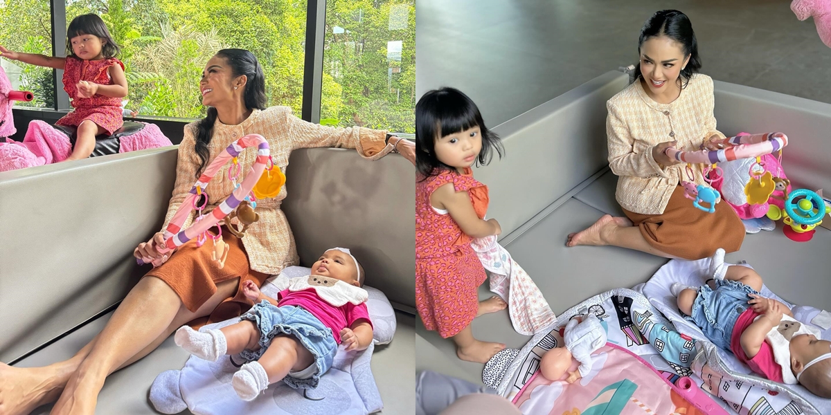 One of the Most Beautiful Grandmothers, 8 Happy Moments of Kris Dayanti Taking Care of Ameena & Azura at the Same Time