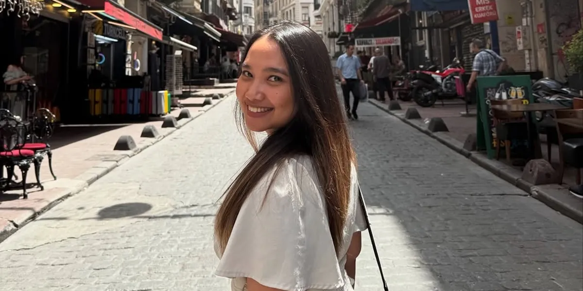 Salsa Erwina From UGM to Denmark, Now an Influencer Who Makes the DPR Heated