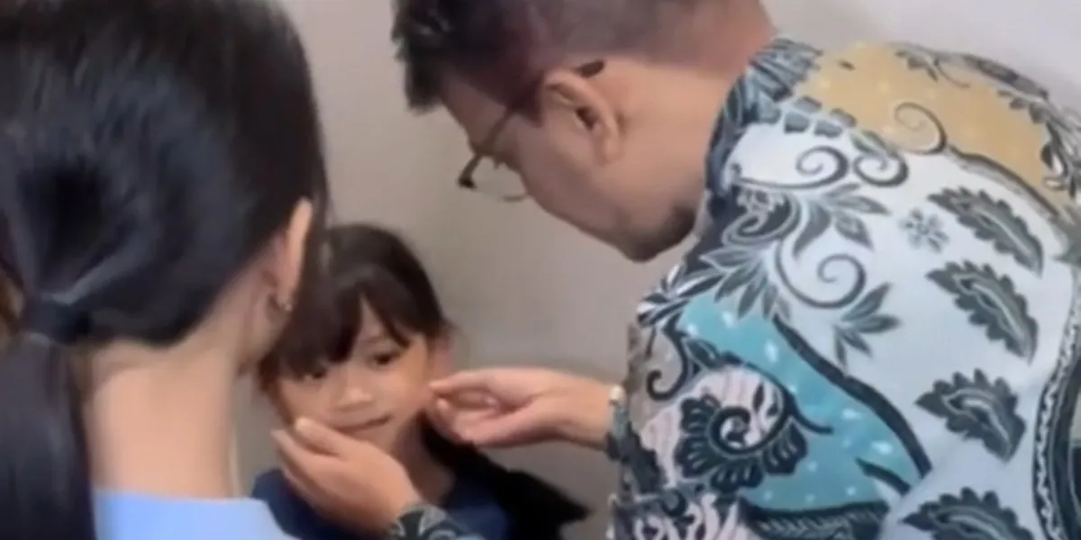 Sarwendah Brings Her Children to Meet Ruben Onsu Before Leaving for Umrah