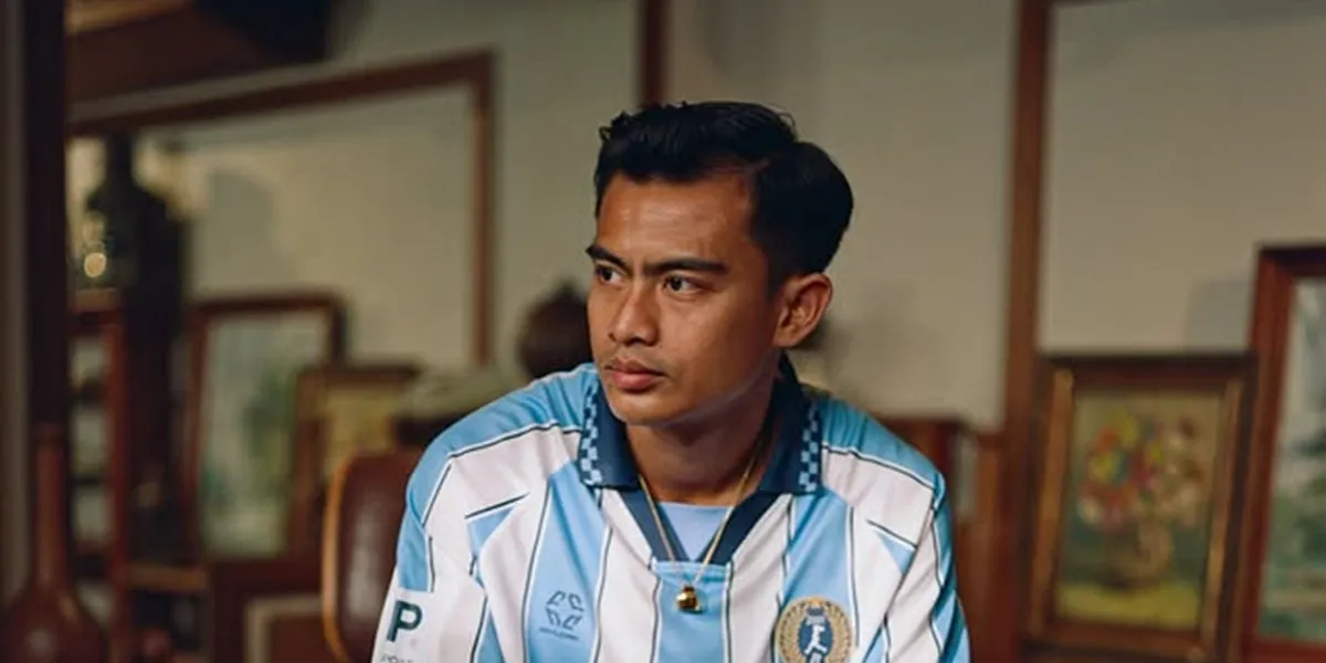 A Series of Portraits of Pratama Arhan's House Still Under Construction