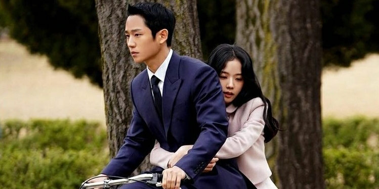 Getting Closer to the Release and Screening Time, Disney+ Shares Romantic Portraits of Jisoo BLACKPINK and Jung Hae In in the Drama 'SNOWDROP'