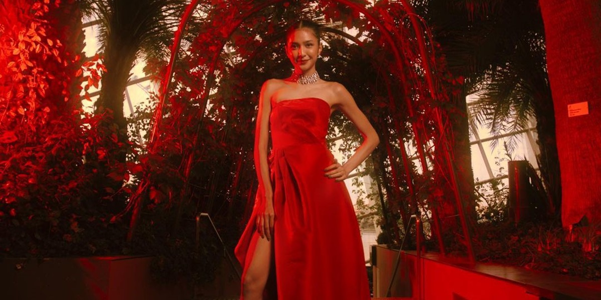 Previously Called Too Skinny, 8 Stunning Photos of Mikha Tambayong in a Red Dress in Singapore