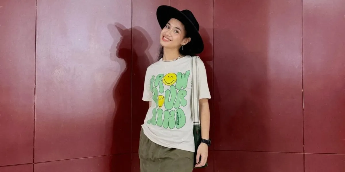 Shakira Najwa Appears Different When Wearing a Big Hat, Her Style is Casual Yet Super Stylish